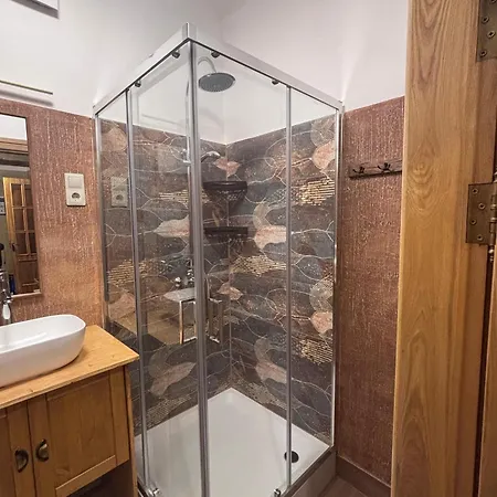 Quiet And Cozy 3br Near Center And Airport *