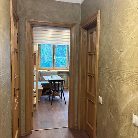 Apartment Quiet And Cozy 3br Near Center And Airport *