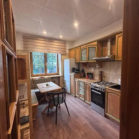 Apartment Quiet And Cozy 3br Near Center And Airport *